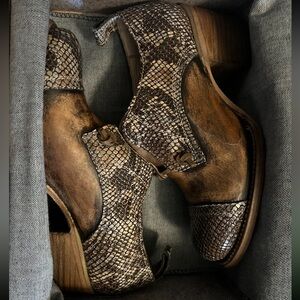 Freebird Catalina size 8 never worn dust cloth included in original box